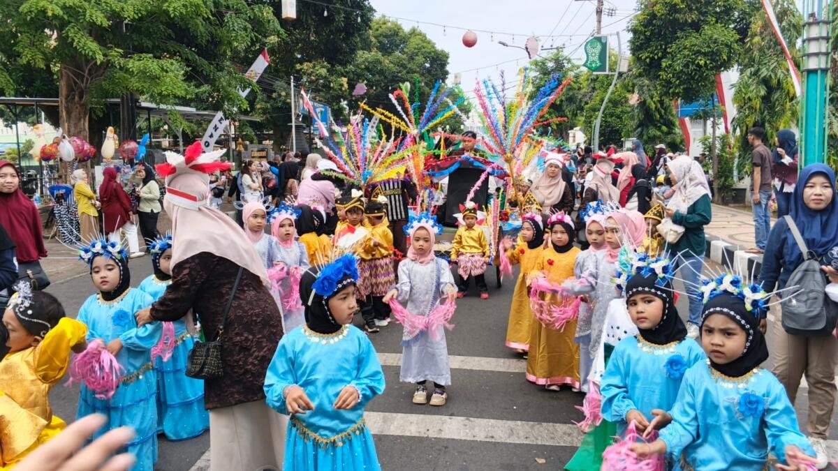 Langkah Ceria 100 Murid TK ABA V Probolinggo Melestarikan Budaya Nusantara