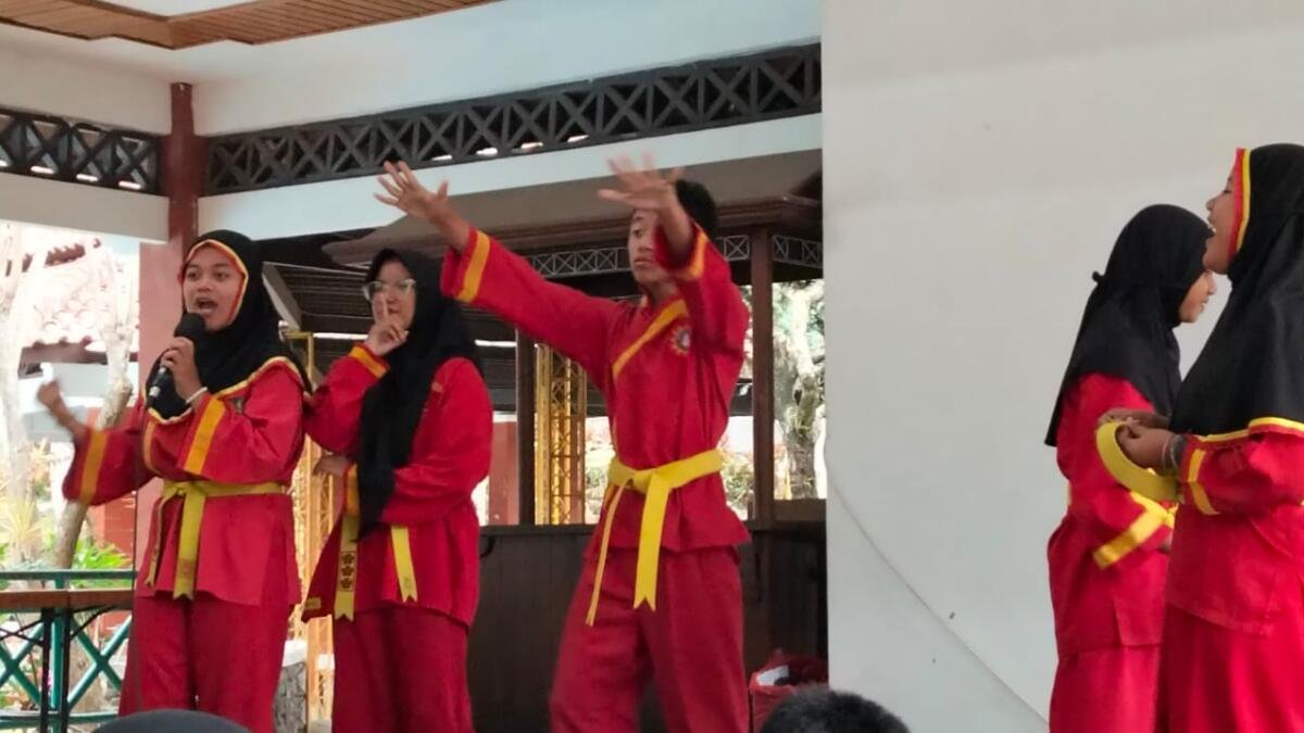 Latih Keberanian Berbicara, Siswa Tapak Suci Sambikerep Ikuti Materi Public Speaking