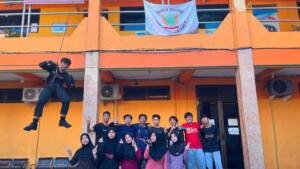 Latihan Rappelling HW SMAM 7 Surabaya Bekali Calon Dewan Keberanian dan Kerja Sama Tim