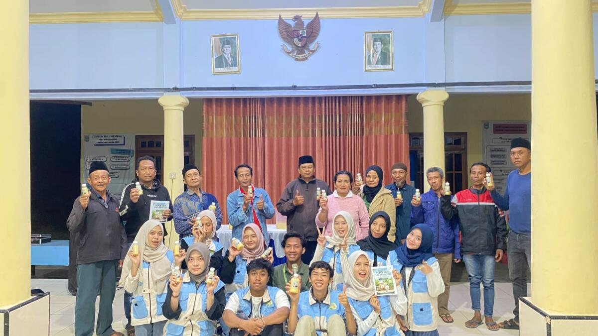 Limbah Susu Jadi Pupuk, Inovasi Mahasiswa KKN MAs Tarik Antusiasme Warga