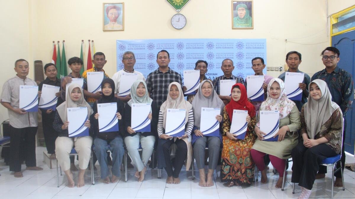 LKSA Muhammadiyah Kenjeran Serahkan SK kepada Pegawai dan Tim Pengembang Dana
