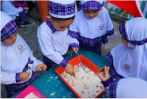 Lomba Agustusan KB/TK Nurul Fattah Krembangan Meriah, Siswa Antusias