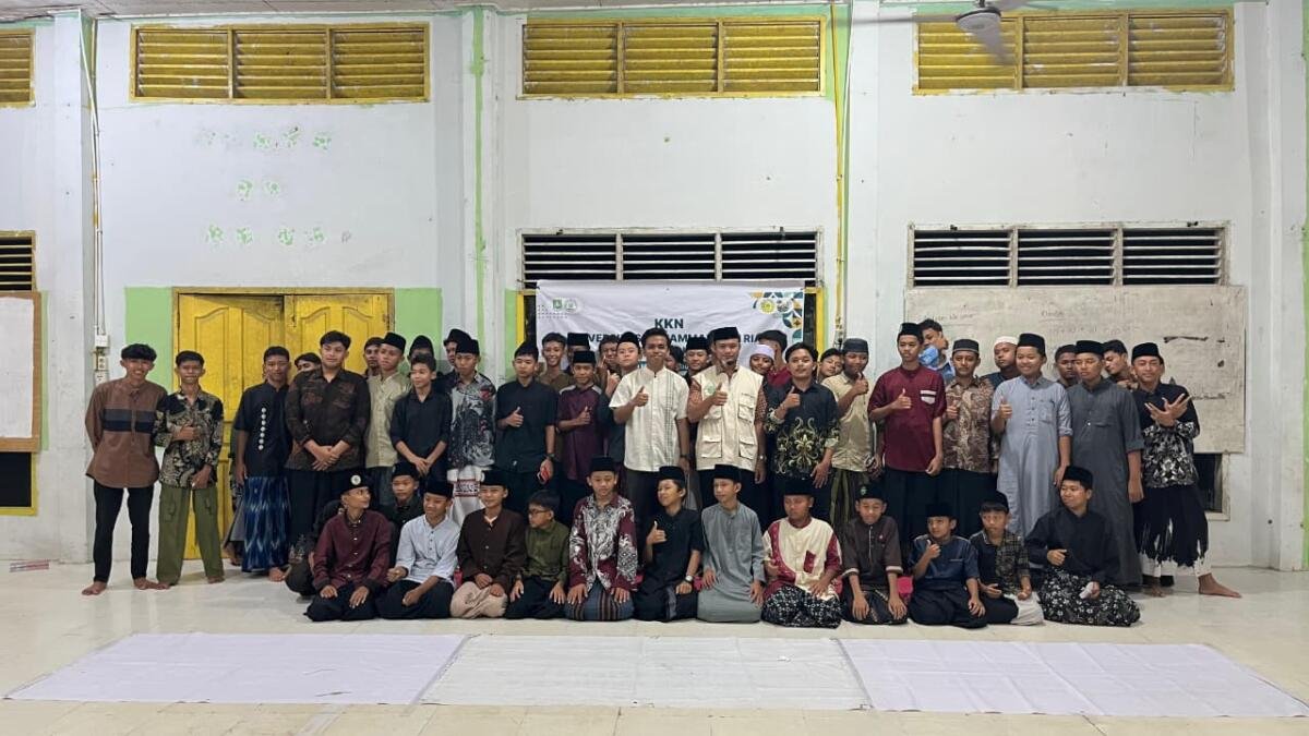 Mahasiswa KKN 155 UMRI Ajak Santri Kenal Dunia Kuliah dan Perkuat Nilai AIK