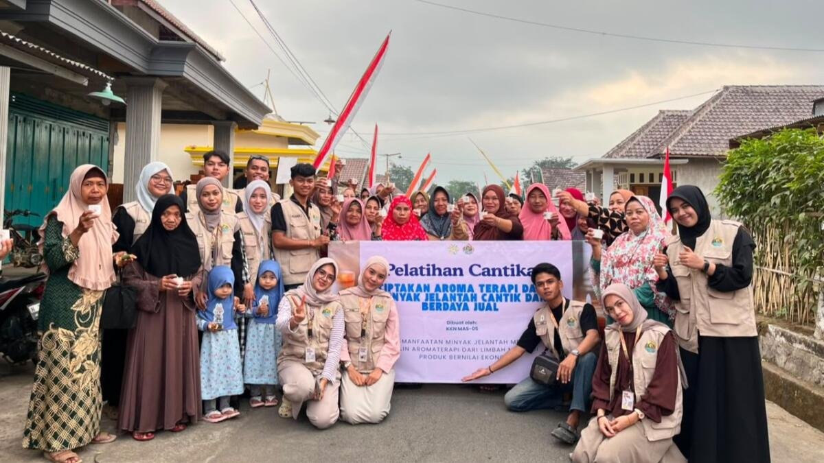 Mahasiswa KKN MAs Duwantaraya Ubah Minyak Jelantah Jadi Lilin Aromaterapi Siap Jual di Desa Duwet