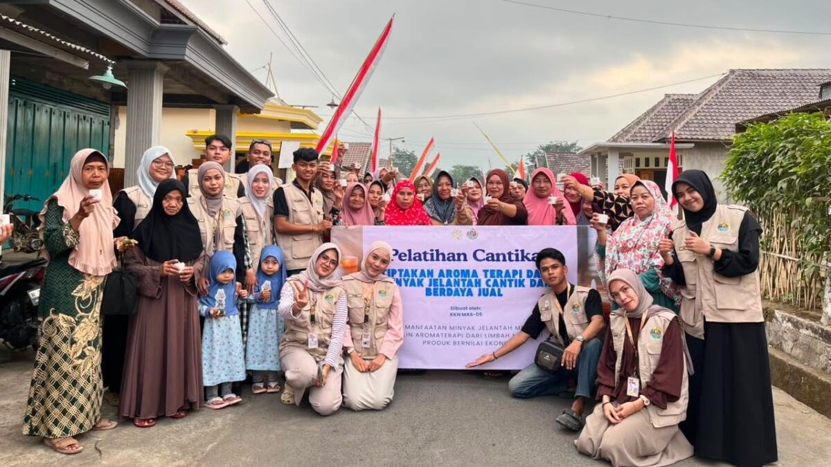 Mahasiswa KKN MAs Duwantaraya Ubah Minyak Jelantah Jadi Lilin Aromaterapi Siap Jual