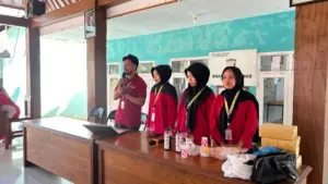 Mahasiswa KKN-P 16 Umsida Olah Toga Desa Lebakrejo Jadi Minuman Herbal