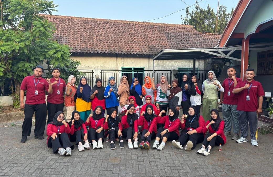 Mahasiswa KKN Pencerah Umsida Jadi Instruktur Senam Kreasi Lansia Sasana Sri Kandi Purwodadi