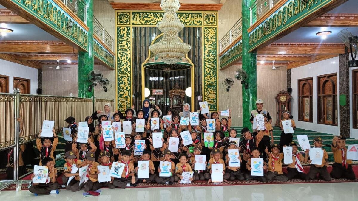 Mahasiswa KKN STAIM Paciran Dorong Kreativitas Siswa Desa Tamanprijek Melalui Seni Menggambar