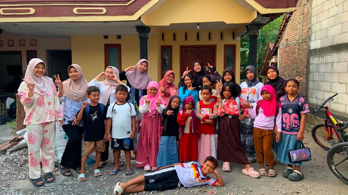Mahasiswa KKN Stikes Muhammadiyah Bojonegoro Gelar Bimbingan Belajar untuk Anak-anak Desa Karangsono