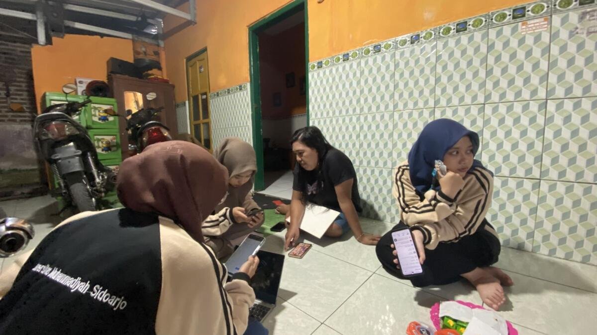 Mahasiswa KKN-T 25 Umsida Dampingi Tiga UMKM Gampingrowo Miliki NIB dan Google Business Profile