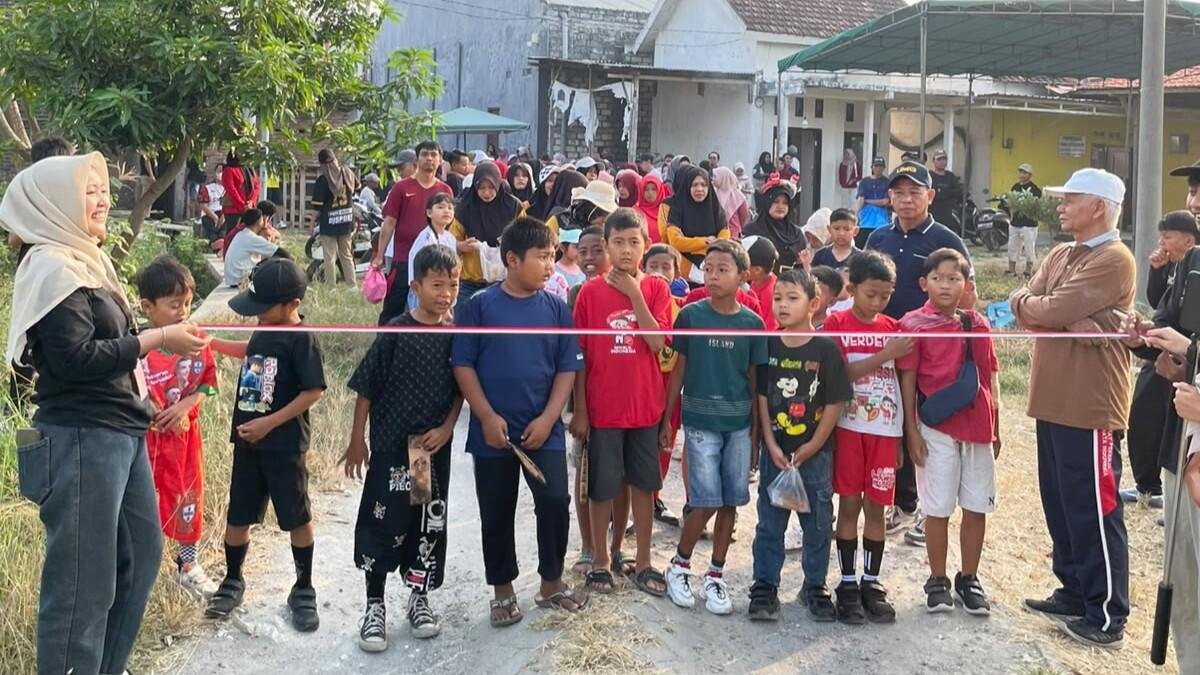 Mahasiswa KKN Tematik Kelompok 22 UMG Dukung Jalan Sehat Karang Taruna Dusun Pulorejo