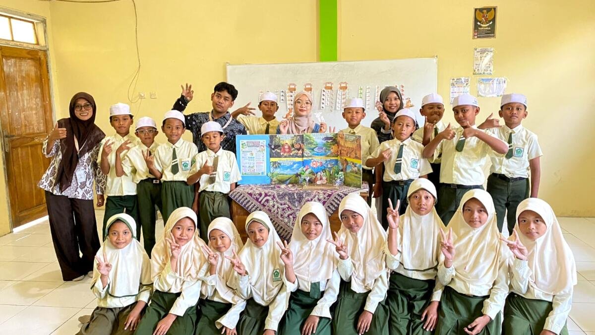 Mahasiswa KKN UMG Kenalkan Eco Box untuk Pembelajaran Ekosistem di Desa Sawo