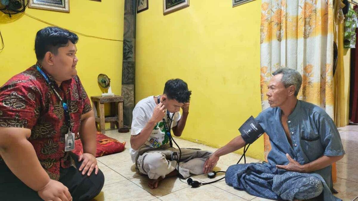 Mahasiswa KKN Umsura Kelompok 22 Blusukan Kenalkan “Si-Patuh” di Desa Banjarkejen