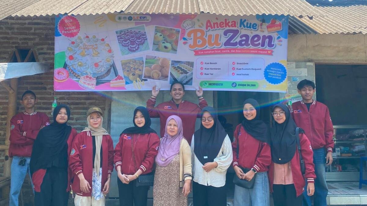 Mahasiswa KKN Unmuh Jember Kelompok 25 Rebranding Dapur Bu Zaen, Perkuat Identitas UMKM Lokal