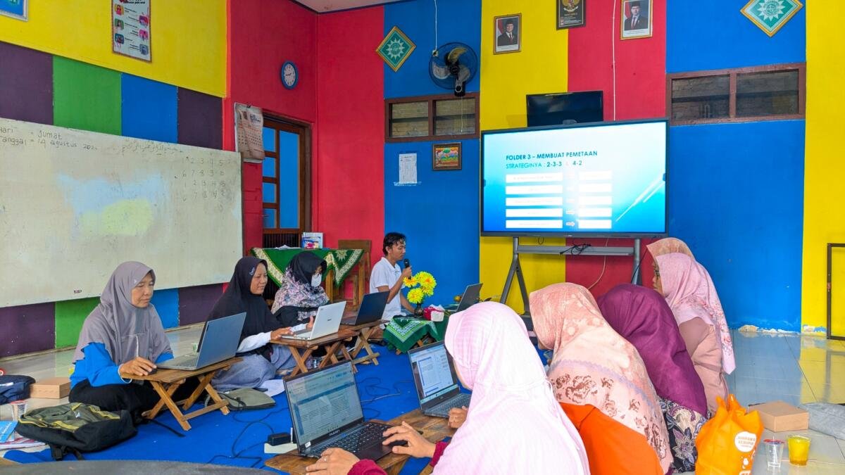 Manfaatkan AI, Guru IGABA Balen Belajar Membuat Modul Ajar Lebih Praktis