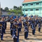 Marching Band MA Al-Ishlah Meriahkan Upacara HUT ke-81 RI dan 40 Tahun Al-Ishlah