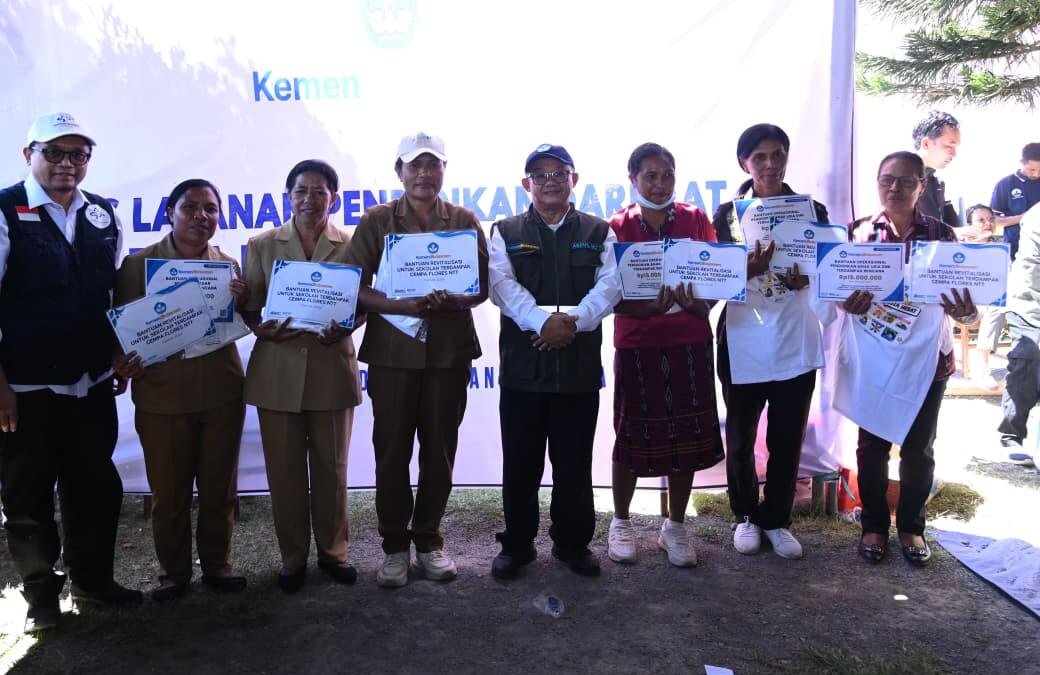 Mendikdasmen Salurkan Rp 860 Juta untuk 61 Sekolah Terdampak Gempa NTT