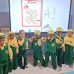 Menengok Serunya Belajar “Negaraku” Bersama Papan Interaktif Digital