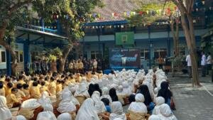 Mengikuti Pelaksanaan Pemilu Raya IPM Kids MI Muhammadiyah 1 Jombang