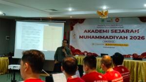 Prof Sarkawi Menjawab Tantangan Penulisan Sejarah Lokal Muhammadiyah