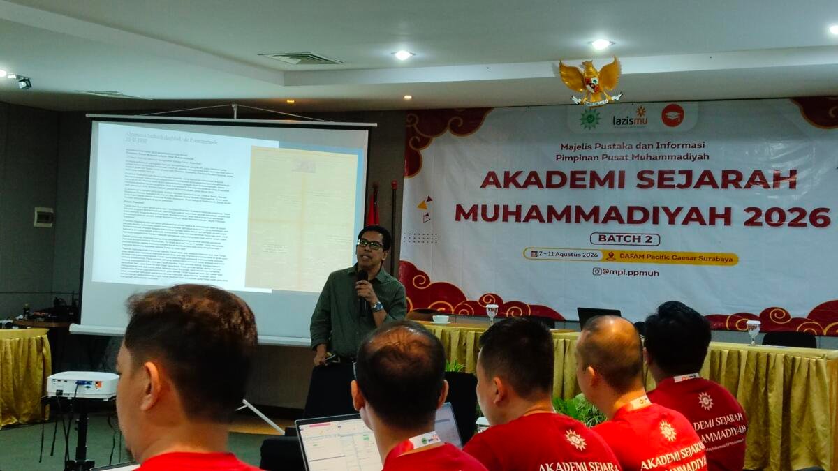 Prof Sarkawi Menjawab Tantangan Penulisan Sejarah Lokal Muhammadiyah