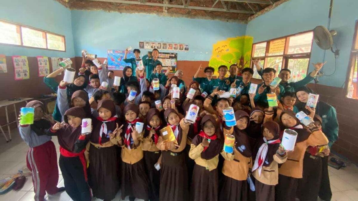 Menumbuhkan Budaya Hemat Sejak Dini ala Mahasiswa KKN Manajemen UMG