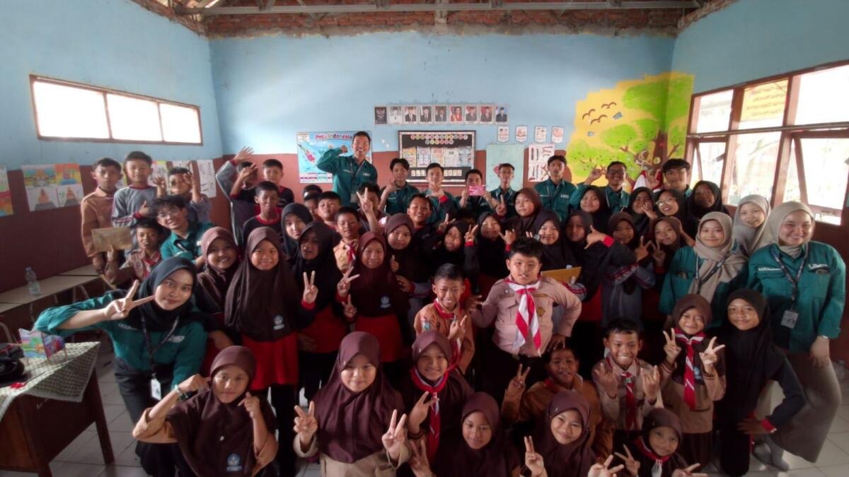 Menyimak Edukasi Etika Digital dan Bahaya Medsos Mahasiswa KKN 26 Dadapkuning