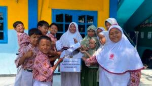 MI Muhammadiyah 2 Kedungbanteng Salurkan Bantuan untuk Masyarakat NTT