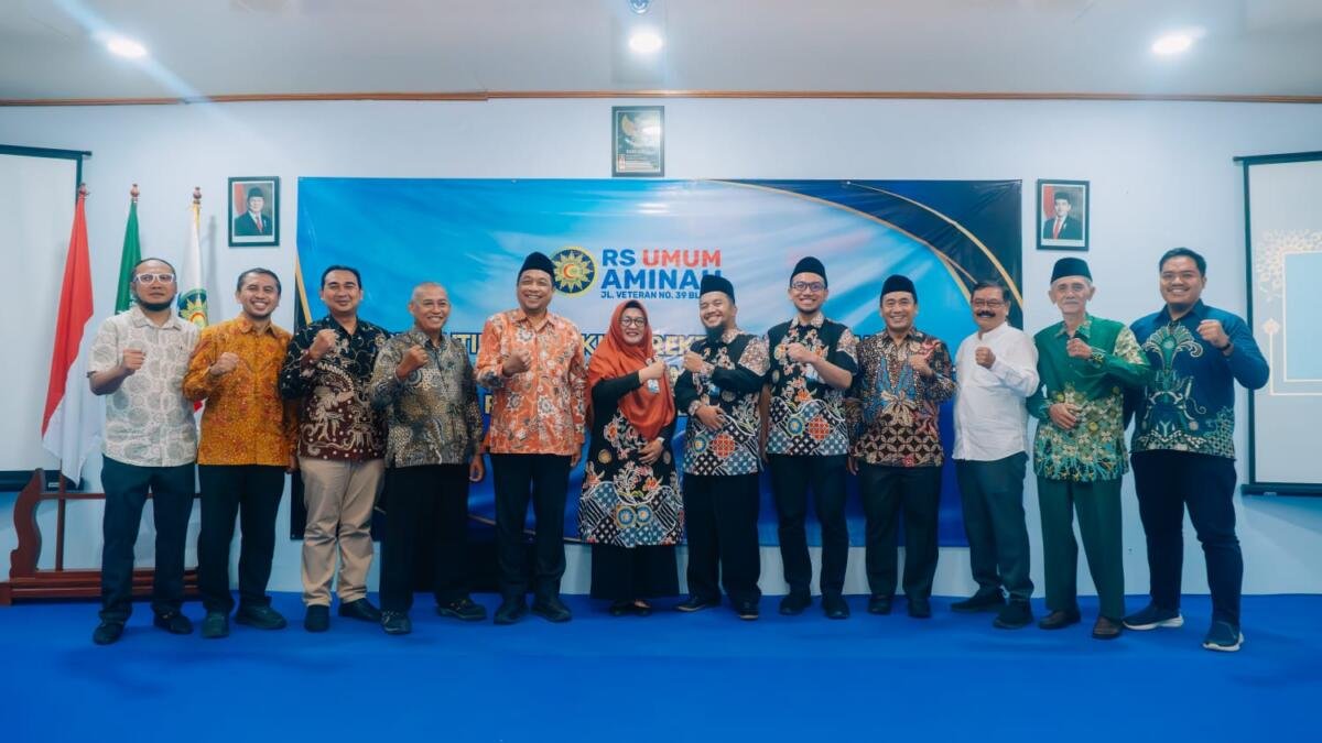 MPKU PWM Jatim Lantik 2 Wakil Direktur RSU Aminah Blitar, Prof. Mundakir: Pintar Saja Tidak Cukup