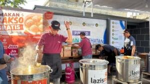 Muhammadiyah Jatim Bagikan 10.000 Porsi Bakso Gratis di Muktamar ke-35 NU