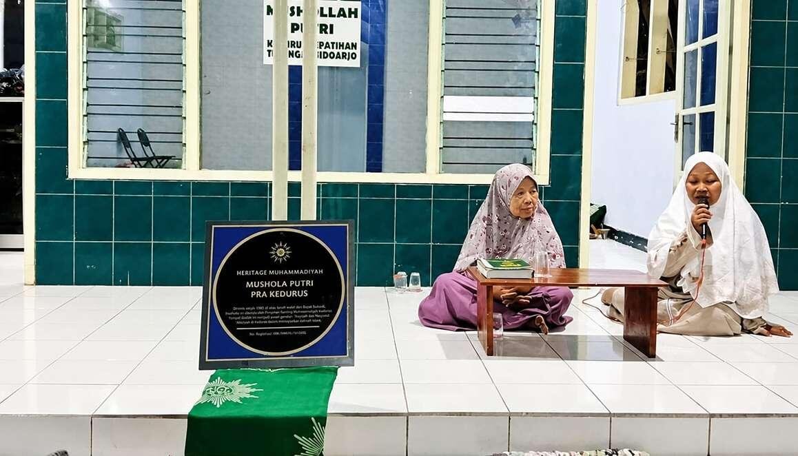 Musholla Putri PRA Kedurus Terima Prasasti Heritage Muhammadiyah, Jadi Pengingat Sejarah Dakwah dan Amal Saleh