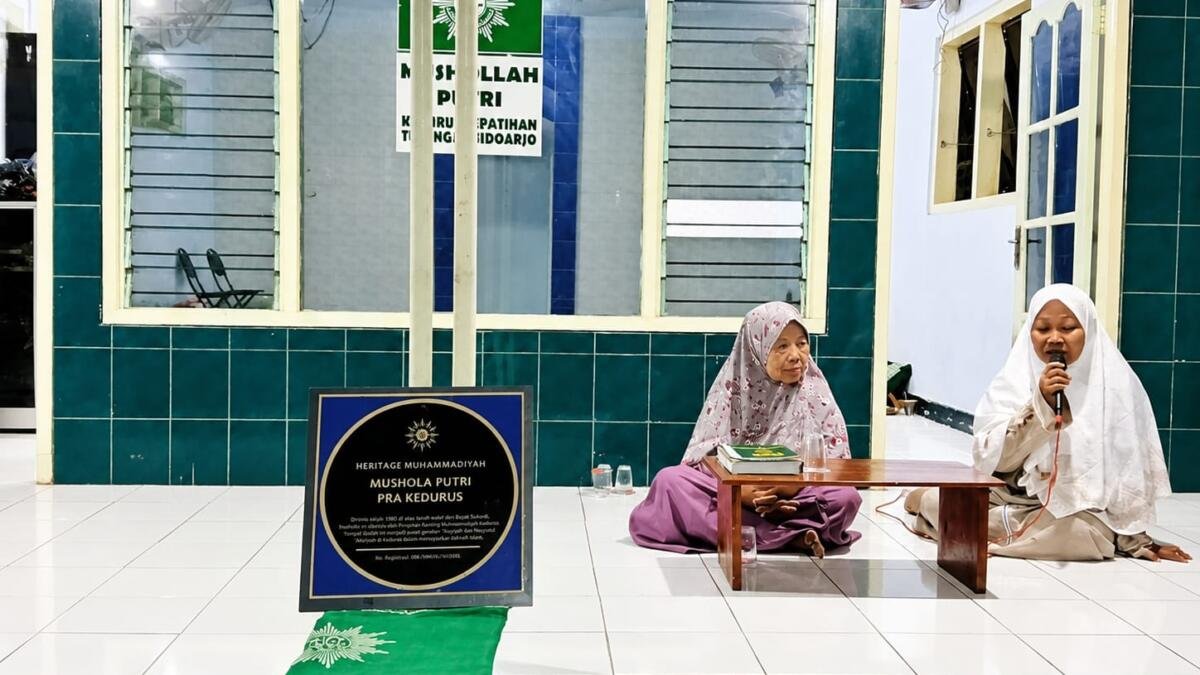 Musholla Putri PRA Kedurus Terima Prasasti Heritage Muhammadiyah, Jadi Pengingat Sejarah Dakwah dan Amal Saleh
