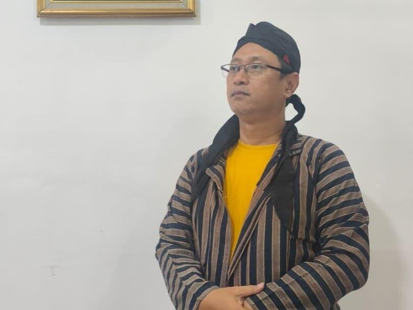 Pakai Blangkon, Malam-malam Naik Onthel: Ungkap Makna Kemerdekaan yang Terlupakan