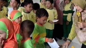 Peduli Bencana NTT, KB dan TK Aisyiyah 21 Benjeng Galang Donasi