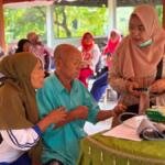 Peduli Kesehatan Masyarakat, KKN-T Umsida Gelar Pemeriksaan Tekanan Darah, Gula Darah, dan Fisioterapi Gratis