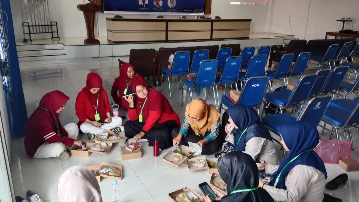 Pelatihan Jurnalistik PWMU.CO di Probolinggo Masuki Sesi Ishoma, Peserta Antusias Ikuti Materi