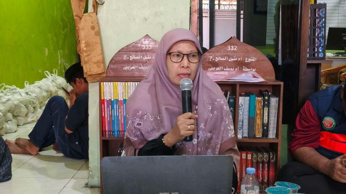 Peran Ibu sebagai Madrasatul Ula dalam Keluarga, Kajian Wali Santri di Surabaya
