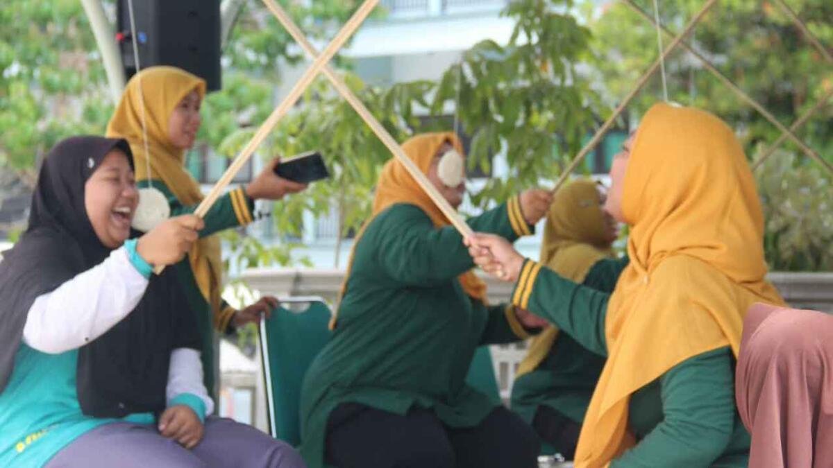 Gelak Tawa Perayaan Dasawarsa ke-4 Al-Ishlah Sendangagung di Tribun Barat