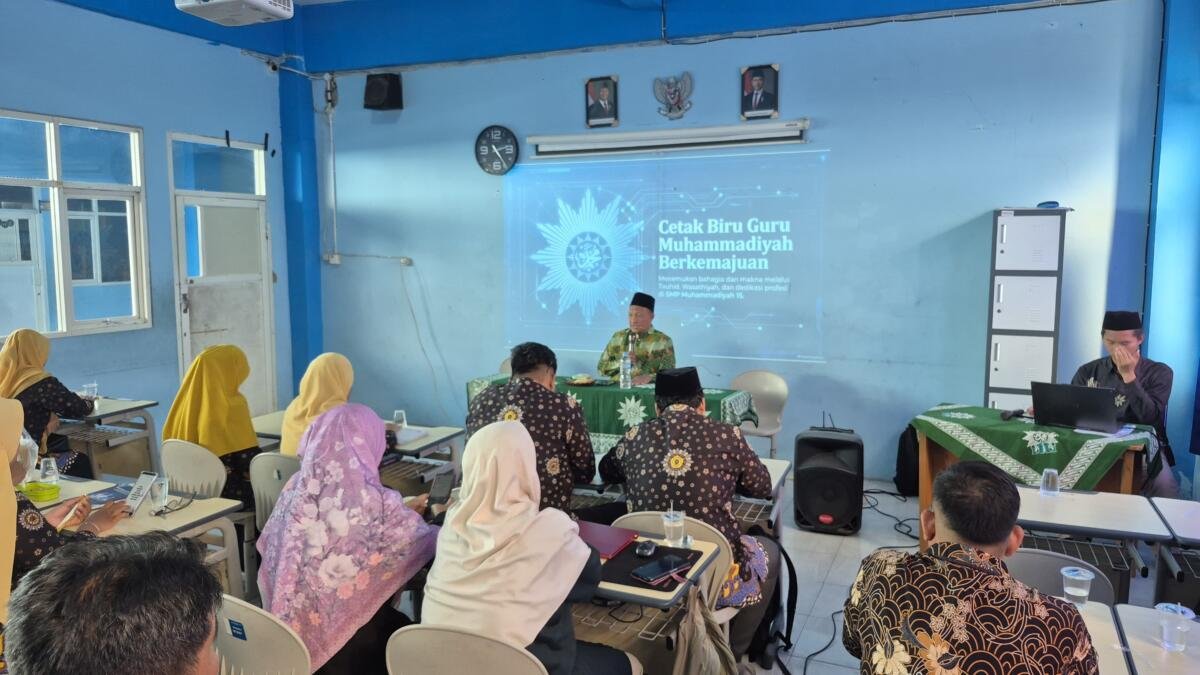 Perkokoh Ideologi Berkemajuan, SMP Muhammadiyah 15 Boarding School Surabaya Gelar Pembinaan Guru dan Karyawan