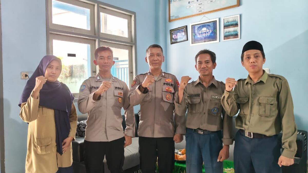 Polsek Panceng Edukasi Siswa MI Muhammadiyah 5 Banyutengah tentang Bahaya Bullying