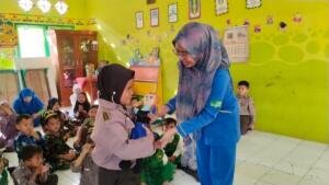 Profession Day TK ABA VI Kenalkan Profesi Bidan Lewat Praktik Pemeriksaan