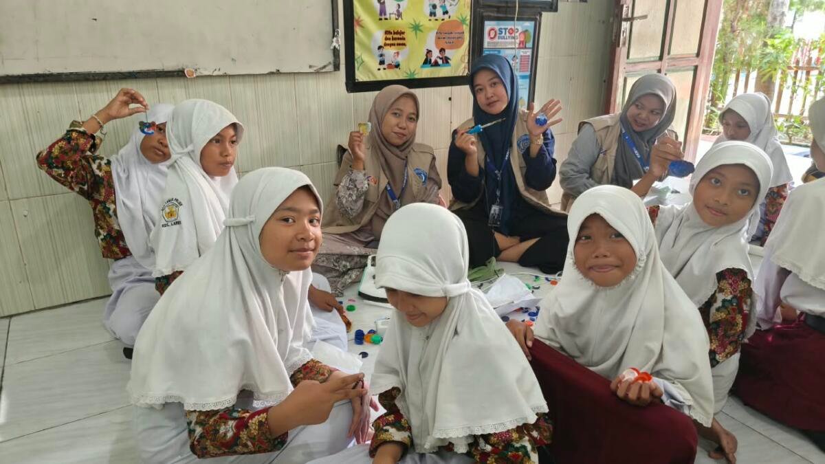 Rabu Penuh Kreasi, Mahasiswa KKN-02 Staim 2026 Ajak Siswa SDN Tamanprijek Menggambar dan Sulap Sampah Jadi Gantungan Kunci