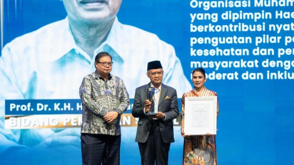 Raih Penghargaan Achmad Bakrie XXII, Haedar Nashir Tegaskan Jalan Sunyi Muhammadiyah