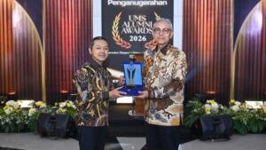 Raih Public Leadership Award, Wamen Fajar Riza Ul Haq: Ilmu Harus Bermuara pada Pengabdian