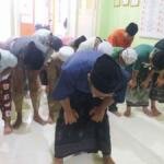 Santri SD Panti Asuhan Muhammadiyah KH Achmad Dahlan Ikuti Praktik Salat dalam Kelas TPQ Rutin