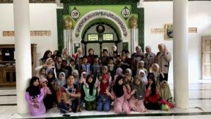 Santri TPQ Hidayatul Islamiyyah Belajar Kelola Waktu Bersama Mahasiswa KKN STIKes Muhammadiyah Bojonegoro