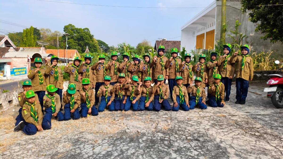 Semangat dan Sportivitas! SD Muhammadiyah 1 Sambeng Tampil Penuh Percaya Diri dalam Gerak Jalan Tingkat SD/MI Kecamatan Sambeng