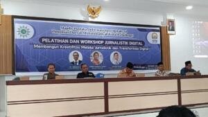 Peserta Senior Tak Mau Kalah, Antusias Belajar Jurnalistik Digital di PDM Probolinggo