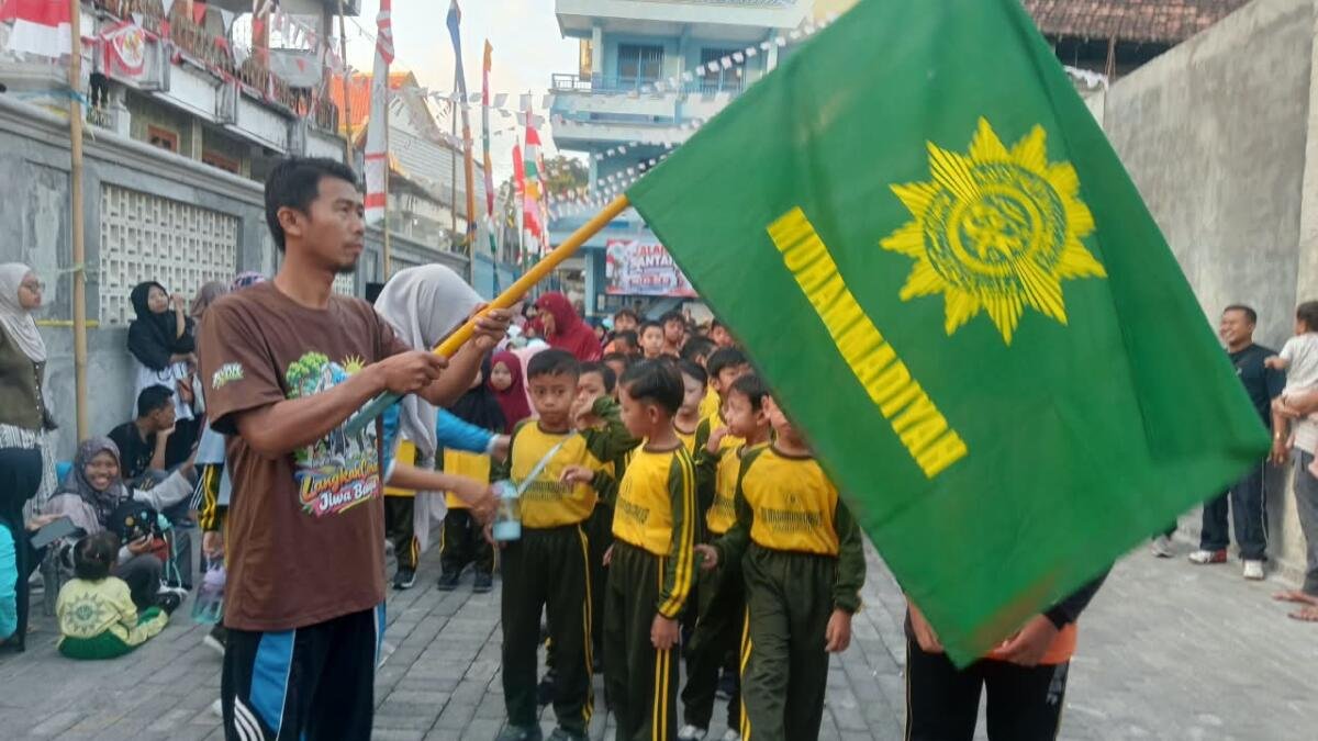 Semarak HUT ke-81 RI, 700 Peserta Jalan Santai di MIM 13 Sendangagung