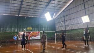 Semarak HUT RI, Guru dan Karyawan SDMM Kompak Ikuti Lomba Badminton